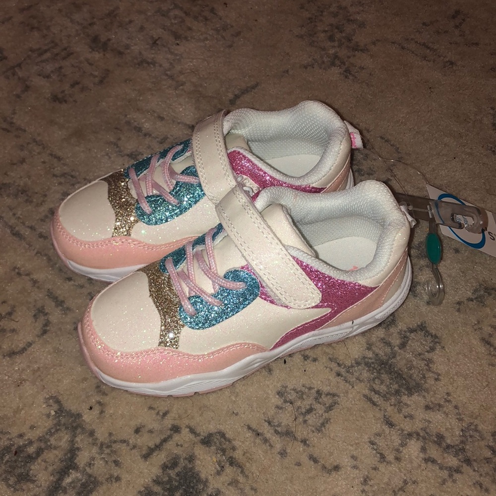 NWT Toddler girl glitter sneakers 👟 ✨💗